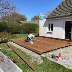 træterrasse på fliser