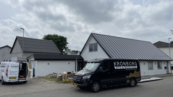 nyt ståltag af professionelle tømrere