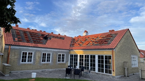 Renovering af tag med røde tagsten