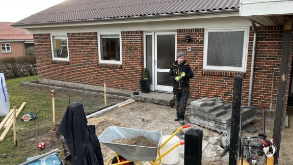 flisebelægning foran hus